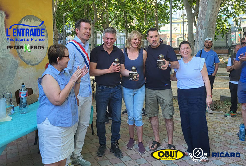 Tienda especializada en Petanca Jugadores en el torneo de petanca solidario de L'Entraide en Madrid